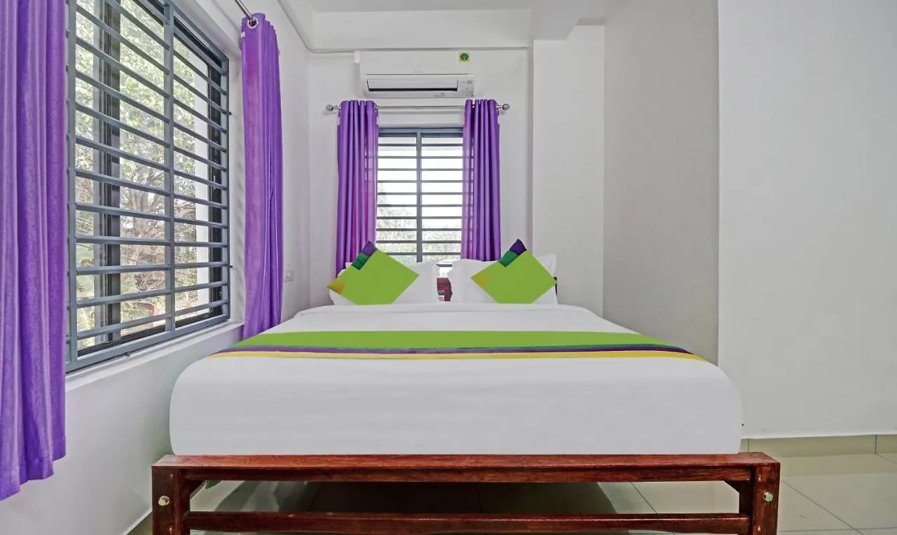 Nirupama,Hotel Aluva 700 Mtr From Aluva Railway Station Alwaye India