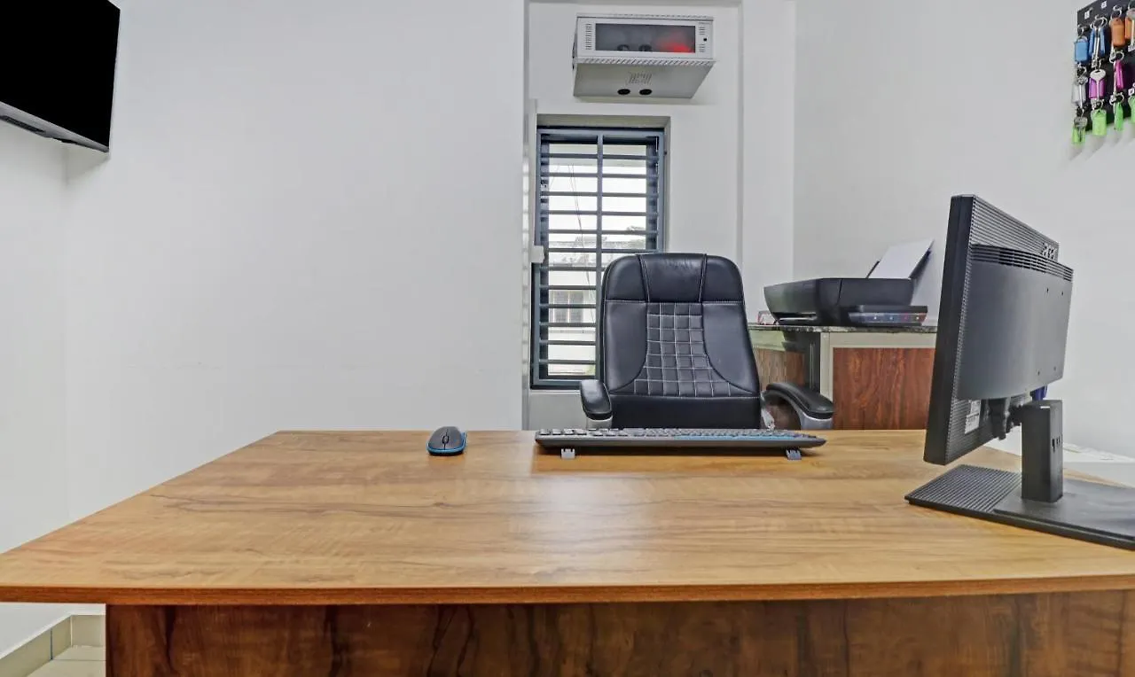 Nirupama,Hotel Aluva 700 Mtr From Aluva Railway Station Alwaye Hotel