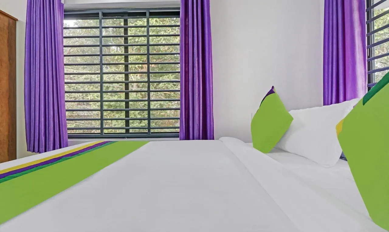 *** Hotel Nirupama,Hotel Aluva 700 Mtr From Aluva Railway Station Alwaye India