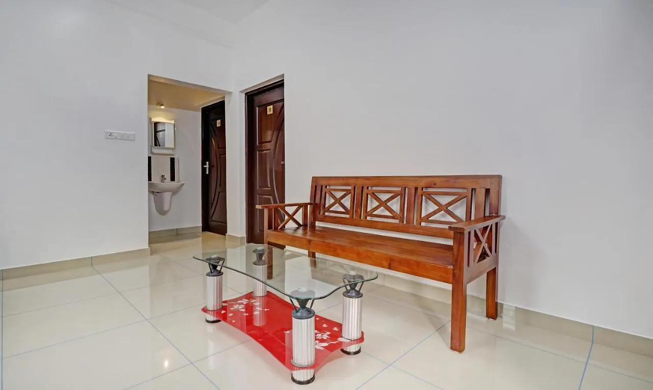 Nirupama,Hotel Aluva 700 Mtr From Aluva Railway Station Alwaye Hotel