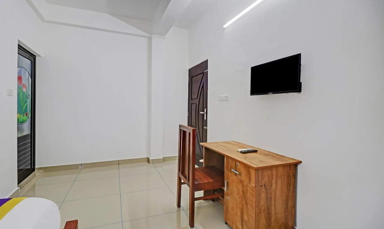 Nirupama,Hotel Aluva 700 Mtr From Aluva Railway Station Alwaye Hotel