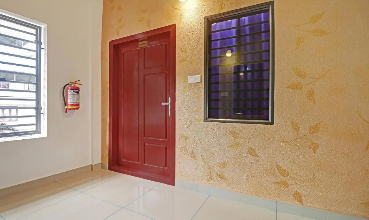 Nirupama,Hotel Aluva 700 Mtr From Aluva Railway Station Alwaye