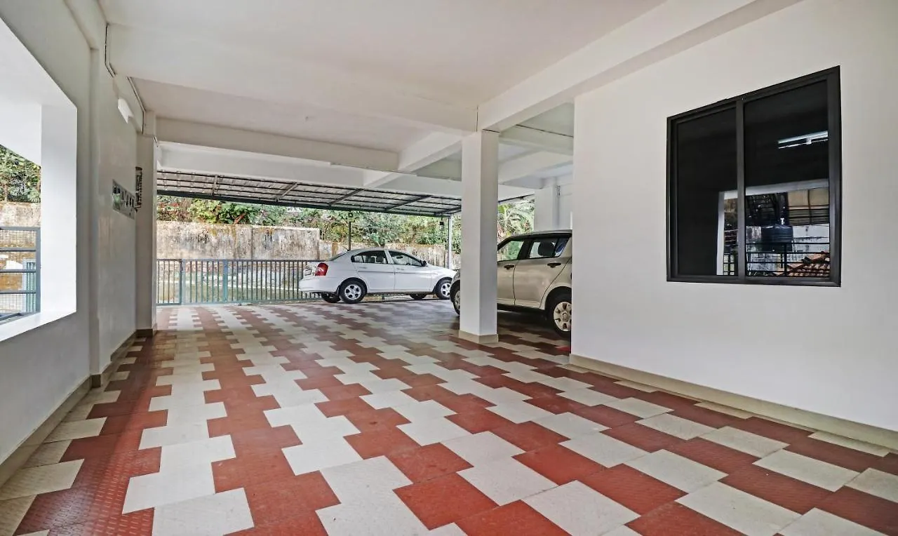 Nirupama,Hotel Aluva 700 Mtr From Aluva Railway Station Alwaye