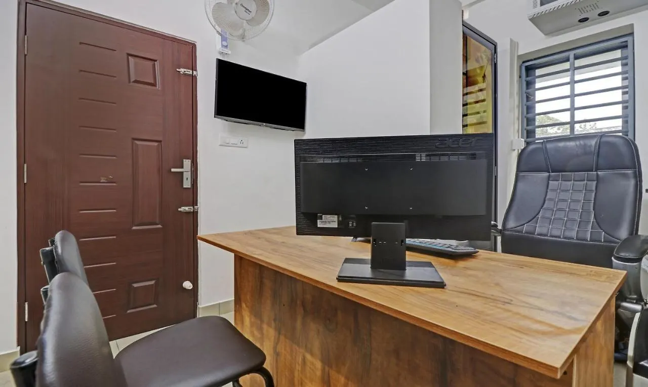 Nirupama,Hotel Aluva 700 Mtr From Aluva Railway Station Alwaye Hotel