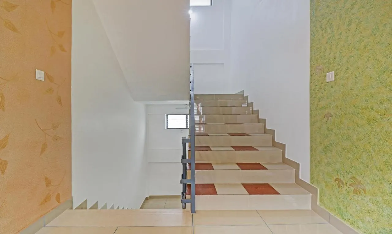 Nirupama,Hotel Aluva 700 Mtr From Aluva Railway Station Alwaye Hotel