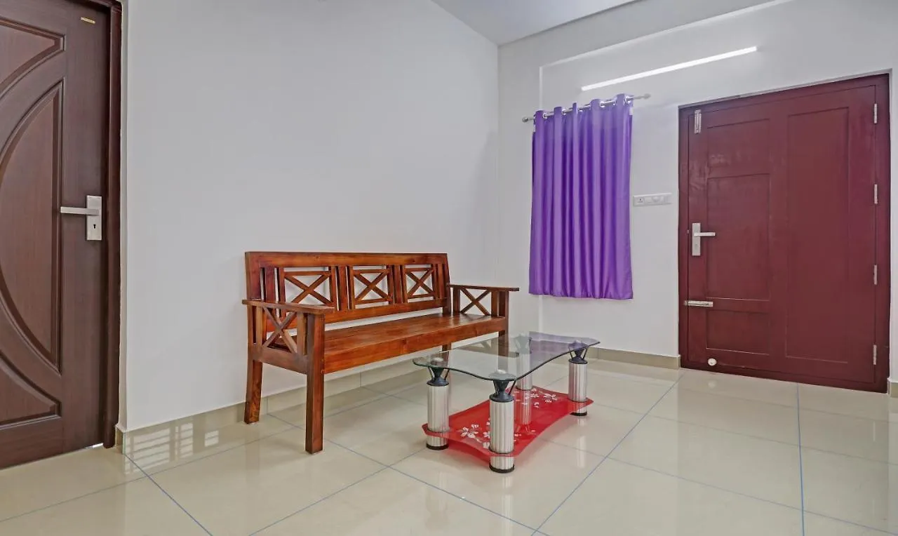 Nirupama,Hotel Aluva 700 Mtr From Aluva Railway Station Alwaye