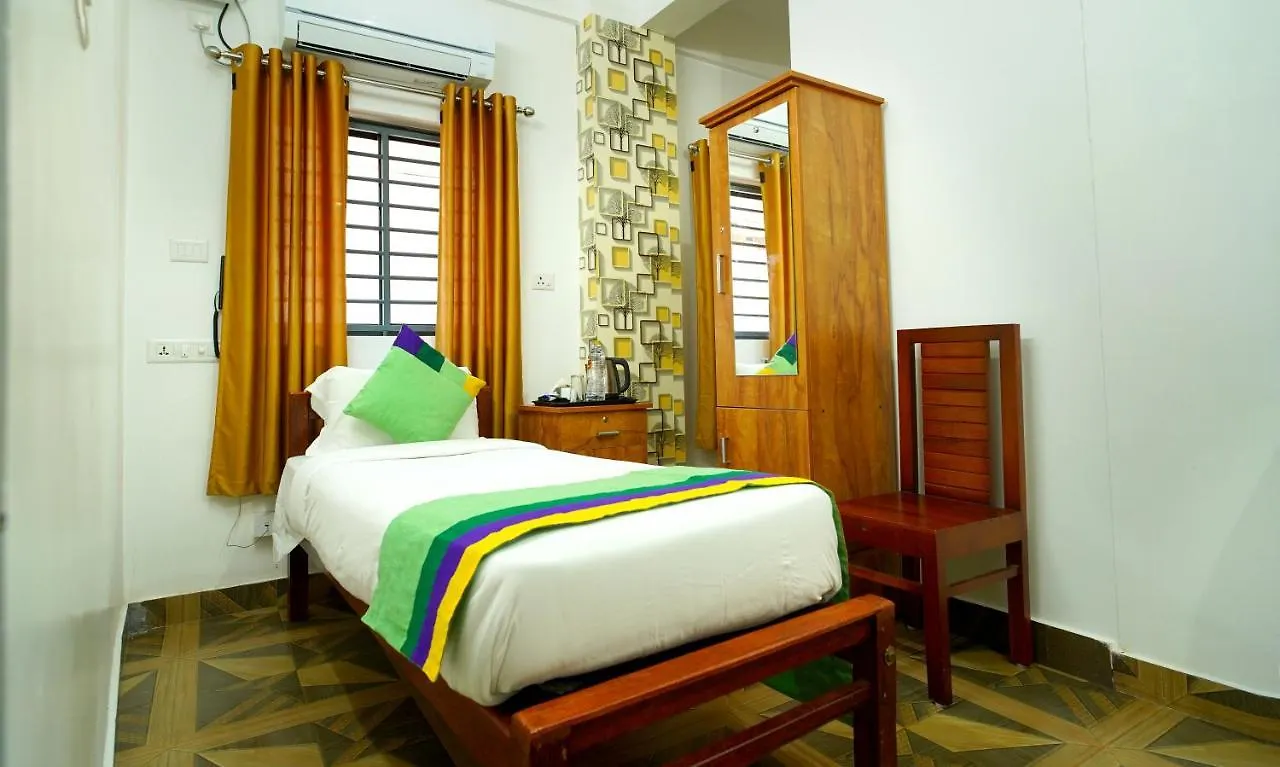 Nirupama,Hotel Aluva 700 Mtr From Aluva Railway Station Alwaye 3*,