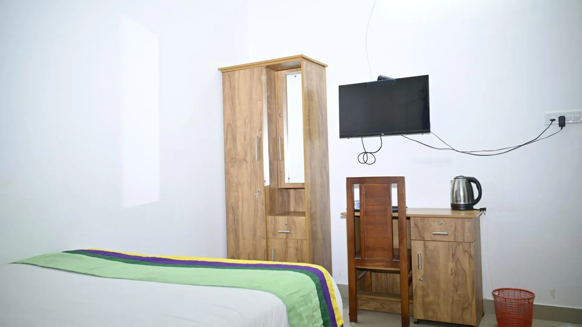 Nirupama,Hotel Aluva 700 Mtr From Aluva Railway Station Alwaye 3*,  India