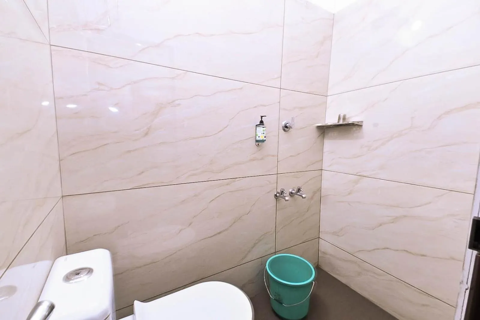 *** Hotel Nirupama,Hotel Aluva 700 Mtr From Aluva Railway Station Alwaye India