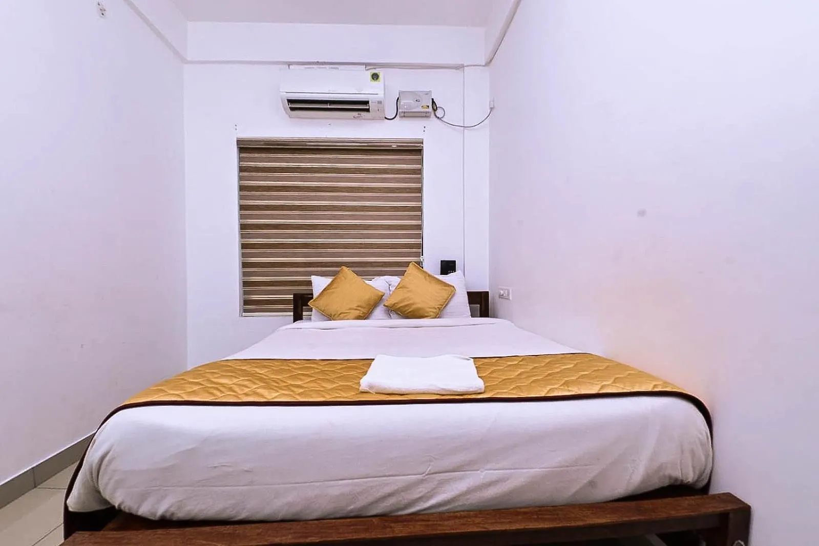 Nirupama,Hotel Aluva 700 Mtr From Aluva Railway Station Alwaye Hotel