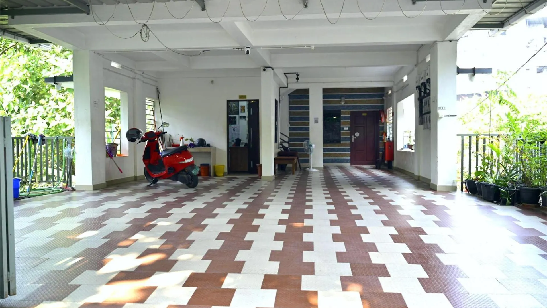 *** Hotel Nirupama,Hotel Aluva 700 Mtr From Aluva Railway Station Alwaye India