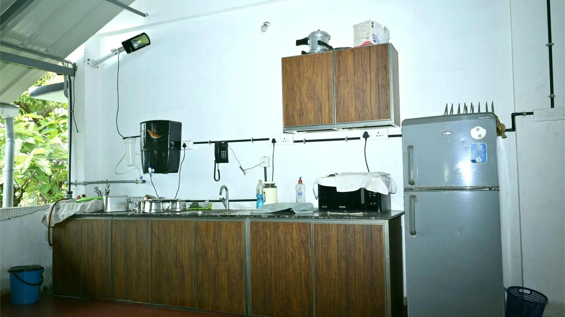 Nirupama,Hotel Aluva 700 Mtr From Aluva Railway Station Alwaye