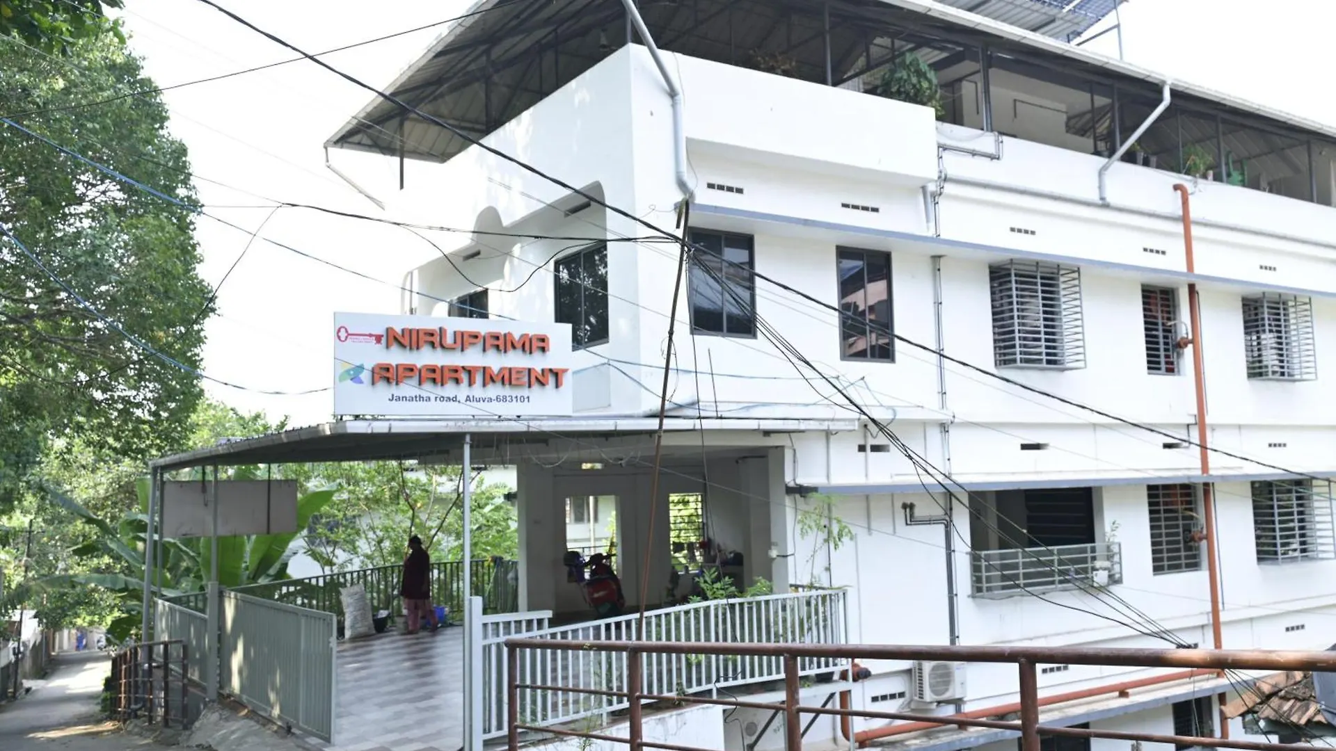 Hotel Nirupama,Hotel Aluva 700 Mtr From Aluva Railway Station Alwaye