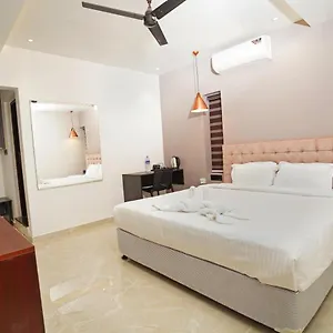 Hotel 7 The Business